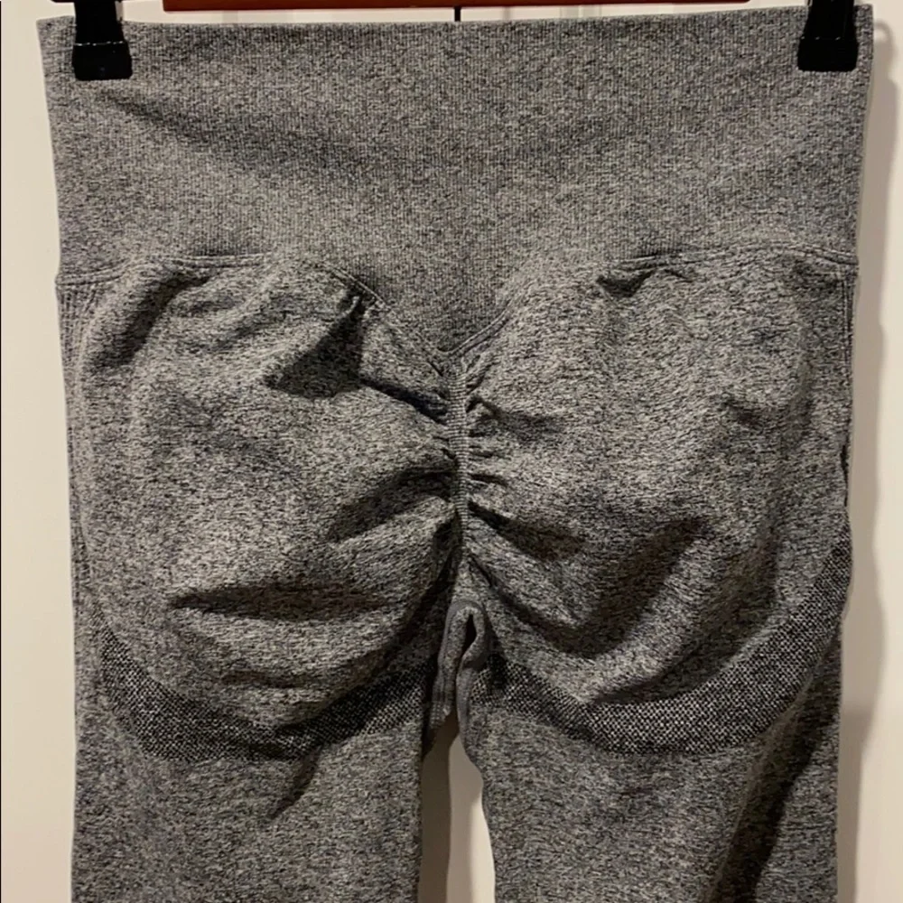 Butt Flattering Athletic Leggings Large